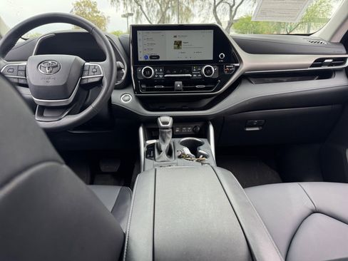 Certified 2025 Toyota Highlander XLE AWD/4WD image 20