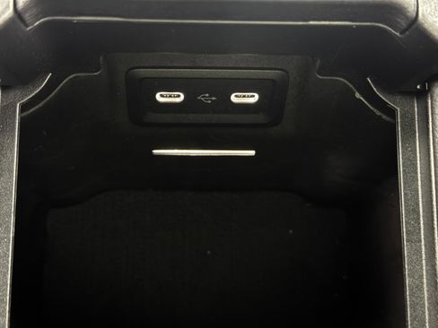 Used 2024 Mercedes-Benz GLC 300 image 37