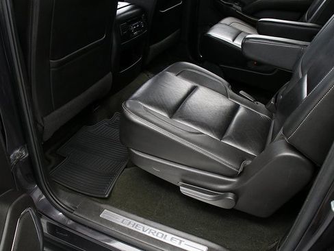 Used 2016 Chevrolet Suburban LT image 30