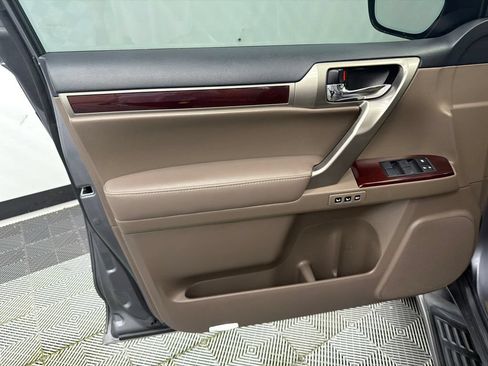 Used 2017 Lexus GX 460 AWD/4WD image 11