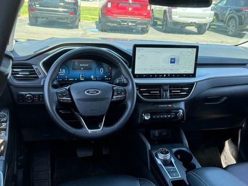 Used 2024 Ford Escape Platinum image 6