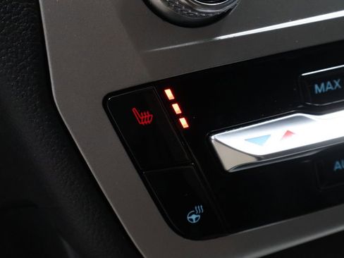 Certified 2022 Ford Explorer XLT w/ Equipment Group 202A image 4