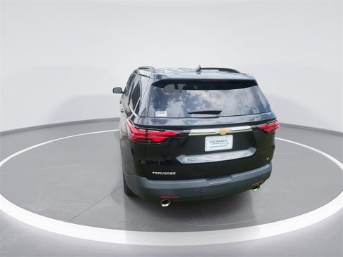 Used 2022 Chevrolet Traverse LT image 7
