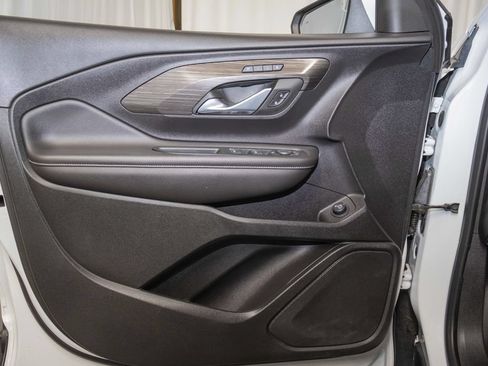 Used 2022 GMC Terrain SLT w/ Tech Package AWD/4WD image 10