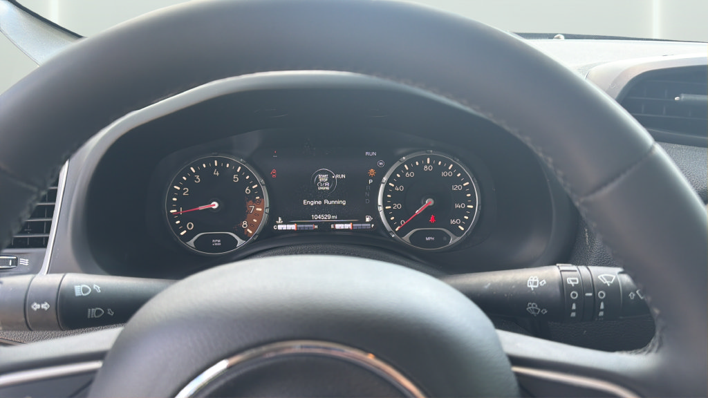 Used 2018 Jeep Renegade Latitude w/ UConnect 8.4 Nav Group FWD image 17