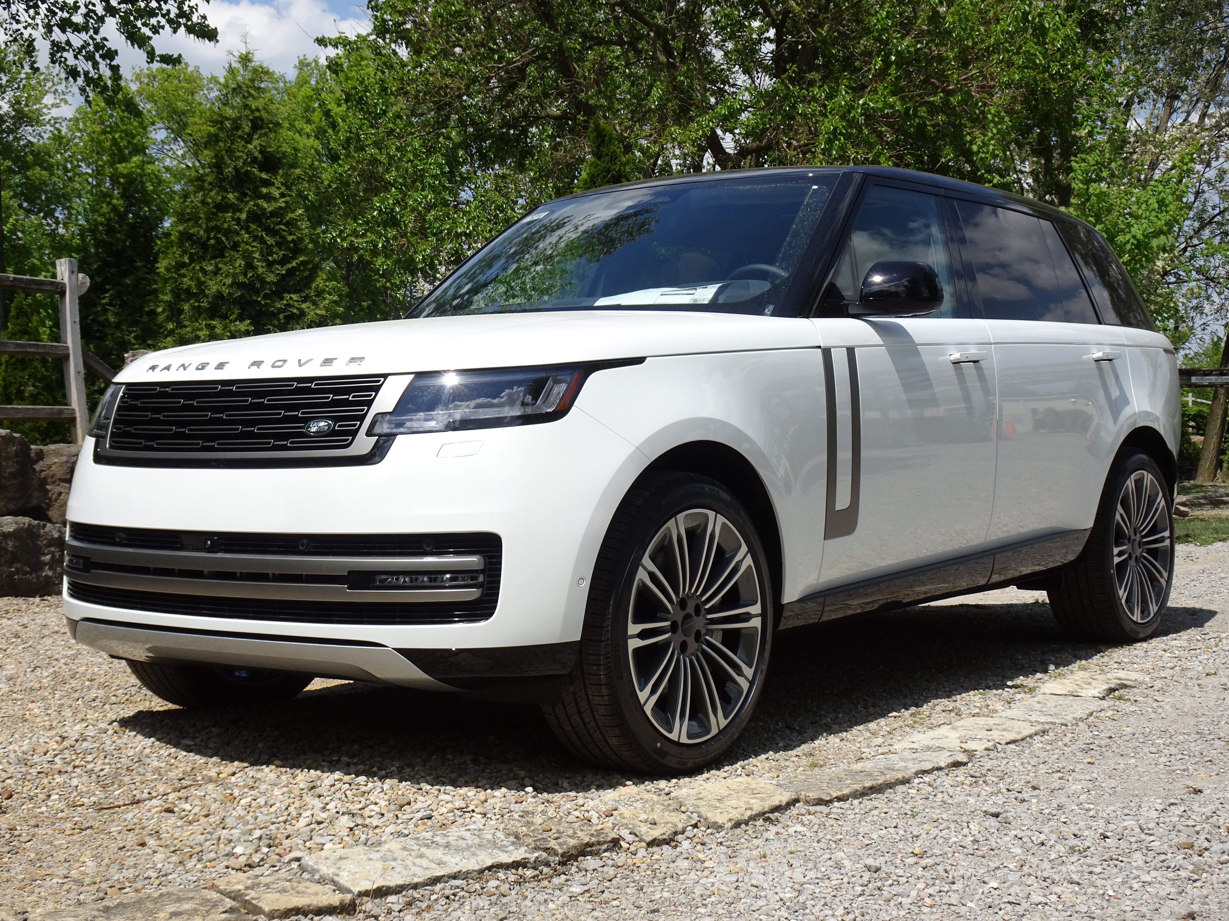 New 2026 Land Rover Range Rover Long Wheelbase SE AWD/4WD image 8