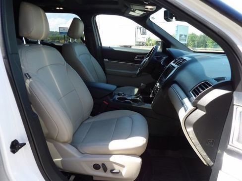 Used 2019 Ford Explorer Limited w/ Ford Safe & Smart Package AWD/4WD image 14