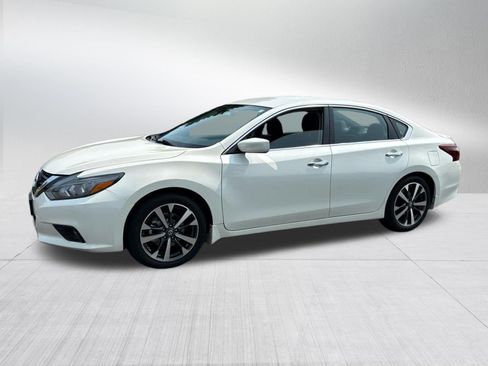 Used 2017 Nissan Altima 2.5 SR FWD image 5