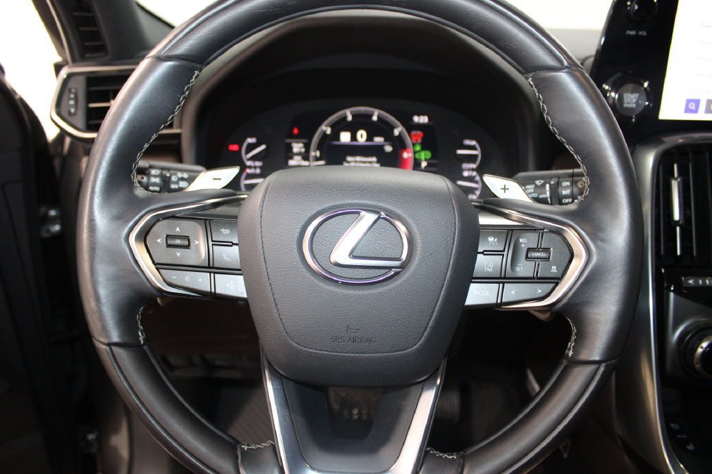 Used 2024 Lexus LX 600 4WD w/ Luxury Package image 39