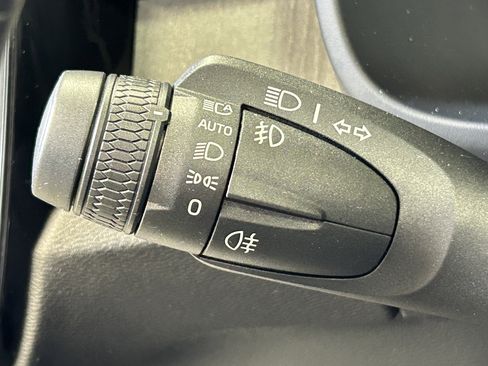 Used 2025 Volvo XC40 B5 Ultra w/ Climate Package image 26