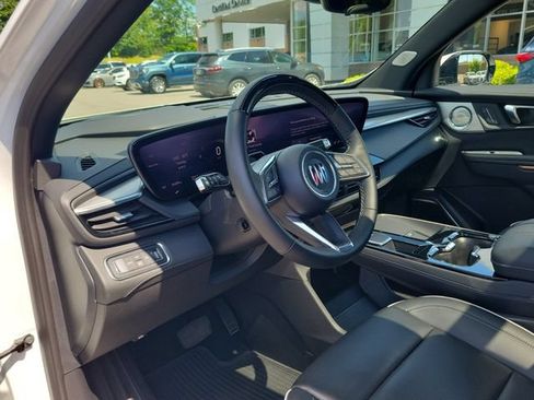 Used 2025 Buick Enclave Avenir w/ Super Cruise Package AWD/4WD image 14