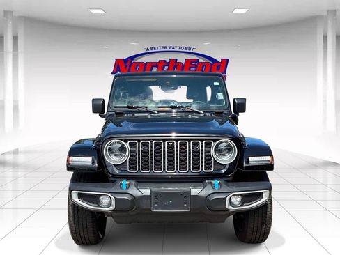 Used 2024 Jeep Wrangler Unlimited Sahara w/ Technology Group AWD/4WD image 2