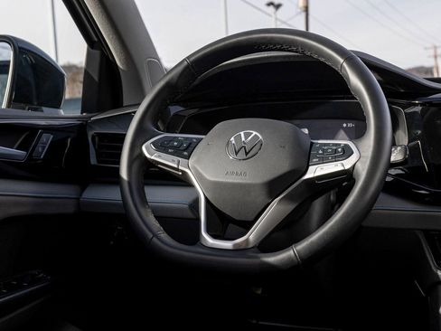 Used 2024 Volkswagen Taos SE image 19