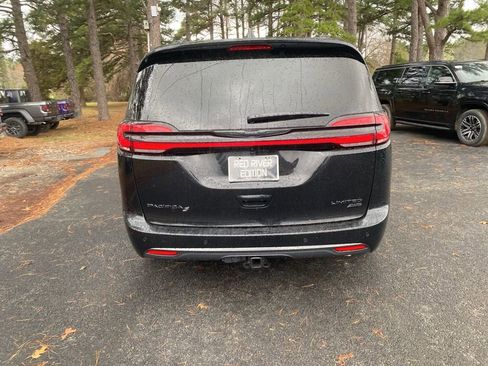 New 2026 Chrysler Pacifica Limited w/ S Appearance Package image 6
