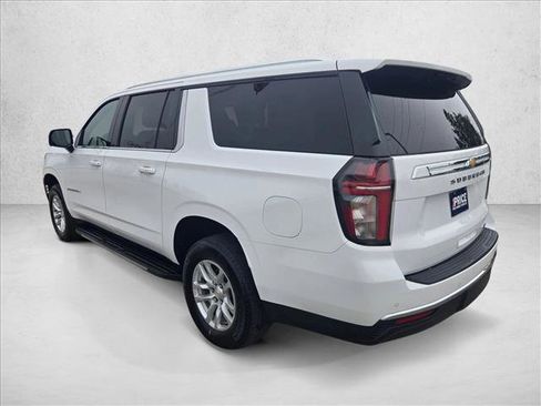 Used 2024 Chevrolet Suburban LT w/ Luxury Package RWD image 8