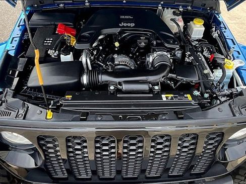 Used 2021 Jeep Gladiator Willys image 9