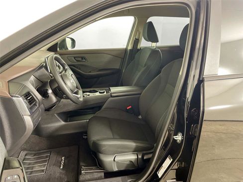 Used 2023 Nissan Rogue S image 5