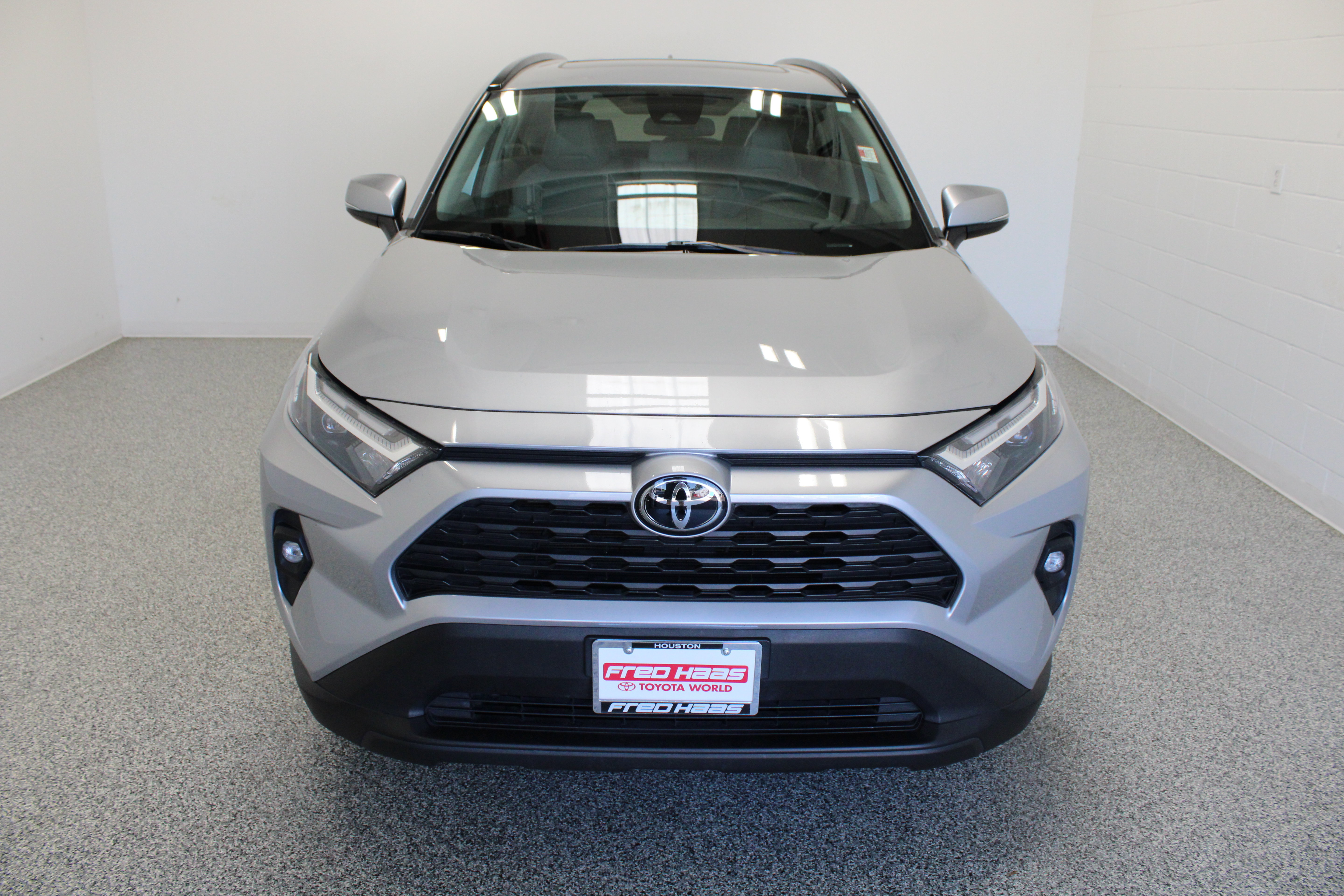 Used 2023 Toyota RAV4 XLE Premium FWD image 3