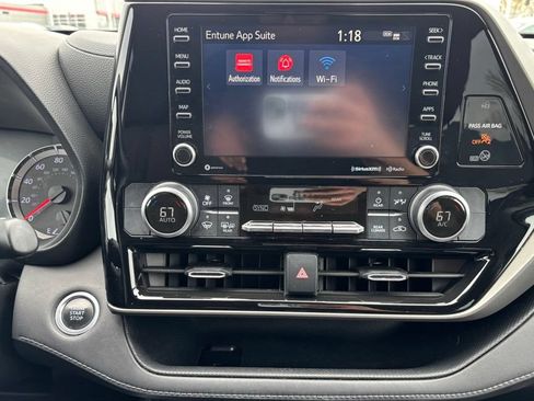 Used 2021 Toyota Highlander LE AWD/4WD image 13