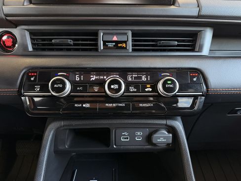 Used 2025 Honda Pilot TrailSport image 11