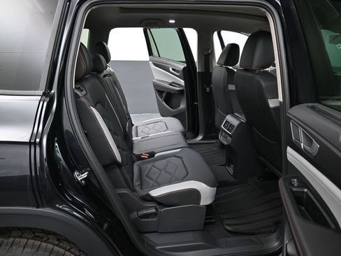 New 2026 Volkswagen Atlas Peak Edition AWD/4WD image 13