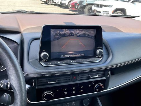 Used 2021 Nissan Rogue S AWD/4WD image 27