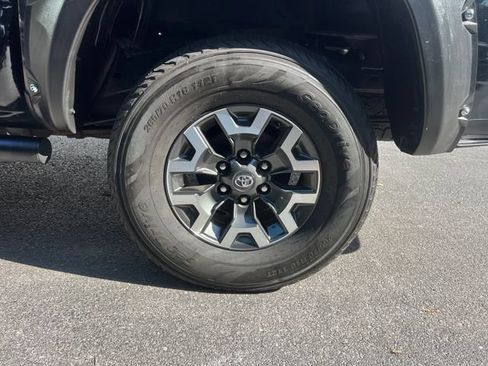 Used 2020 Toyota Tacoma TRD Off-Road w/ Technology Package AWD/4WD image 29