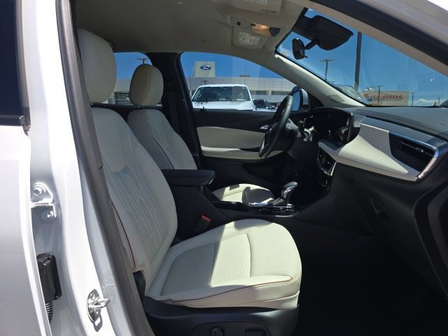 Used 2025 Buick Encore GX Avenir w/ Avenir Technology Package AWD/4WD image 18