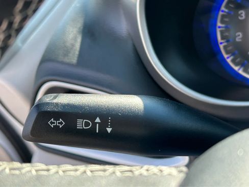 Used 2023 Chrysler Pacifica Touring-L FWD image 29