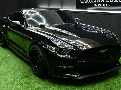 Used 2015 Ford Mustang Coupe image 5