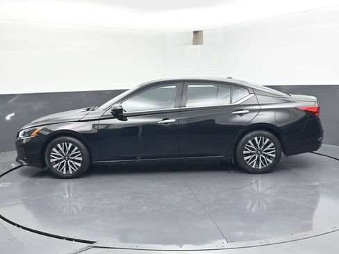Used 2024 Nissan Altima 2.5 SV FWD image 4