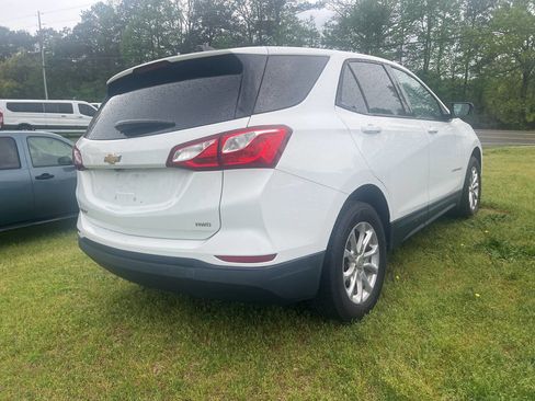 Used 2019 Chevrolet Equinox LS w/ LS Convenience Package image 4