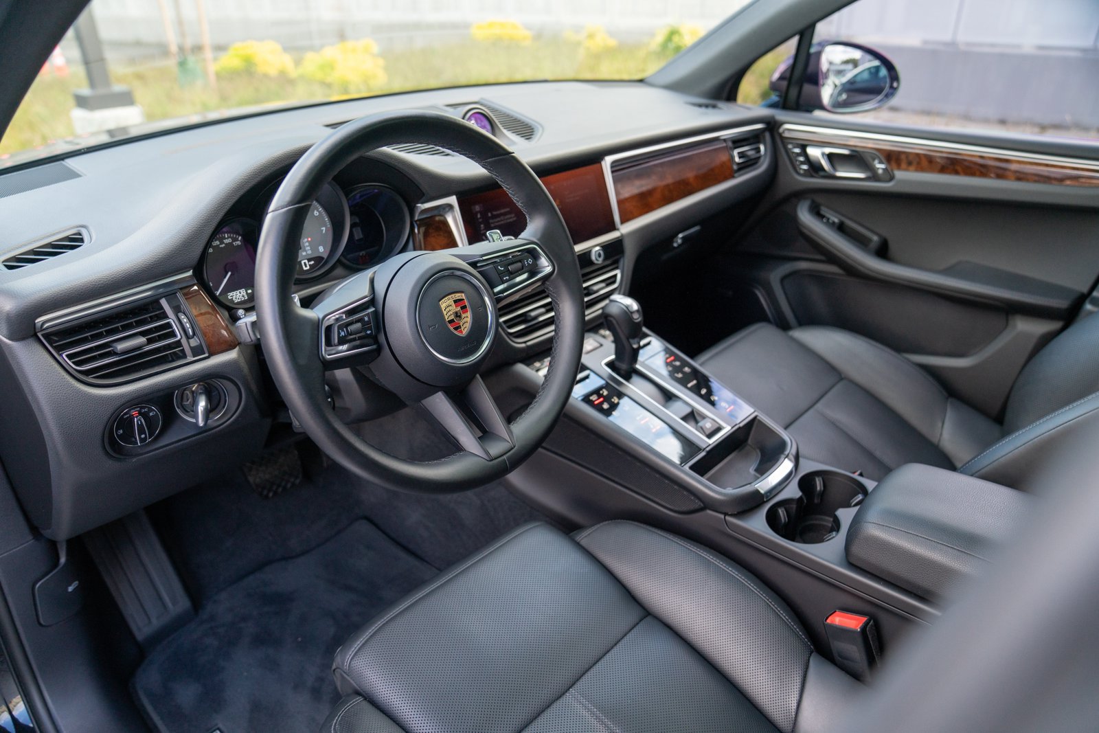 Certified 2023 Porsche Macan S AWD/4WD image 4