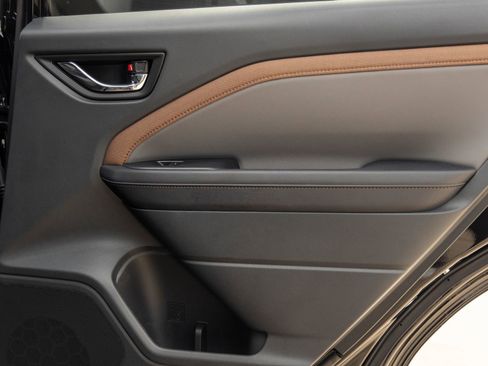 Used 2025 Subaru Forester Sport image 37