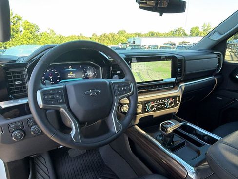 Used 2026 Chevrolet Silverado 1500 LT Trail Boss w/ LT Trail Boss Premium Package AWD/4WD image 11