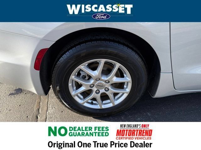 Used 2024 Chrysler Pacifica Touring-L FWD image 32