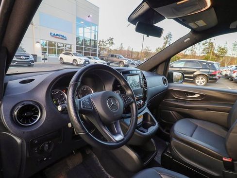Used 2022 Mercedes-Benz Metris Passenger image 29