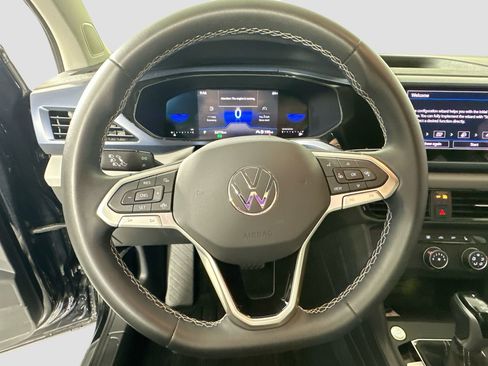 Certified 2022 Volkswagen Taos SE image 11