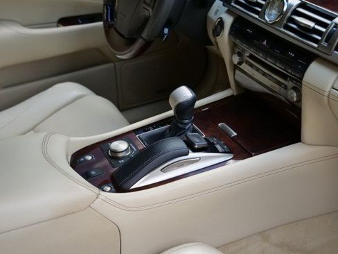 Used 2016 Lexus LS 460 w/ Comfort Package RWD image 46