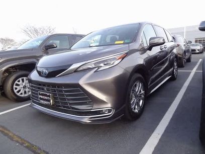 Used 2023 Toyota Sienna Platinum