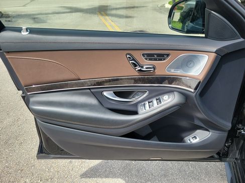 Used 2017 Mercedes-Benz S 550 Sedan image 23