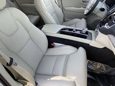 Certified 2025 Volvo XC90 T8 Ultra w/ Protection Package Premier image 11