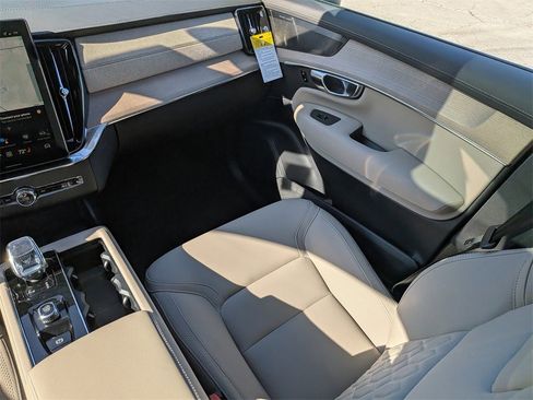 New 2026 Volvo XC90 T8 Plus w/ Protection Package Premier image 19