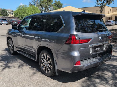 Used 2017 Lexus LX 570 4WD w/ Luxury Package image 25