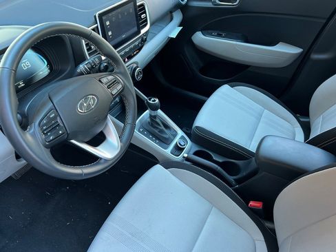 Certified 2025 Hyundai Venue SEL image 11