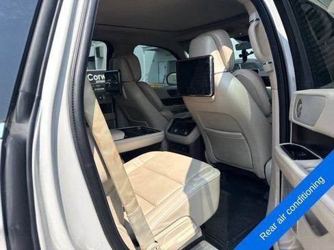 Used 2019 Lincoln Navigator Reserve AWD/4WD image 11