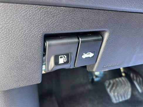 New 2025 Nissan Versa SR w/ Trunk Package image 23