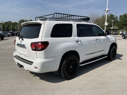 Used 2019 Toyota Sequoia Limited w/ Safety & Convenience Package image 6