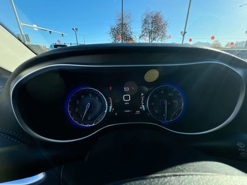 Used 2020 Chrysler Pacifica Limited image 15