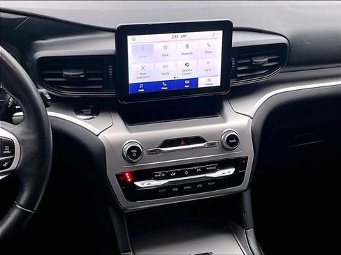 Used 2022 Ford Explorer XLT image 6